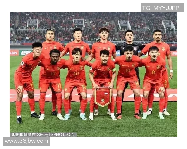 国足在下半场对阵新加坡的精彩表现与战术分析